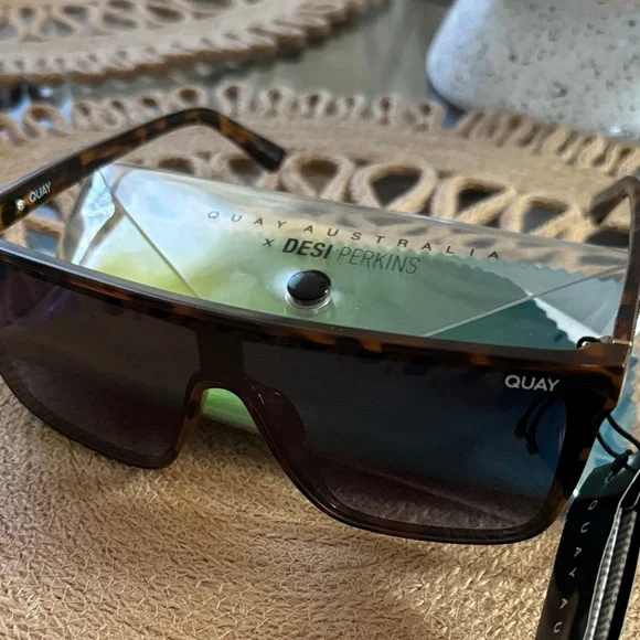 Quay Australia x Desi Perkins Tortoise Sunglasses - Picture 5 of 5